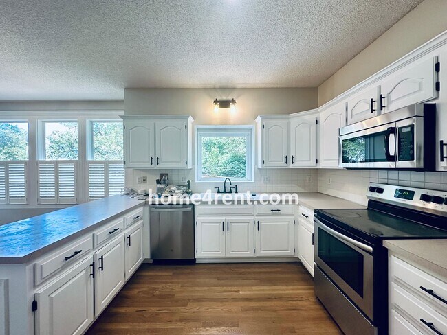 Building Photo - A Fantastic Four Bedroom, Olathe Home w/ N...