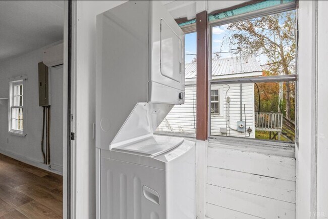 Building Photo - 111 M T Holt Ave