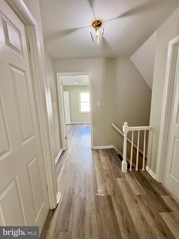 Building Photo - 106 Sunset Way