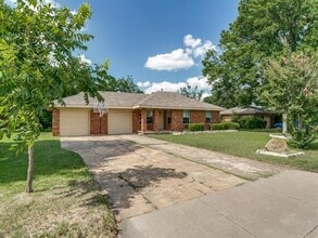 Building Photo - 415 Crockett Dr