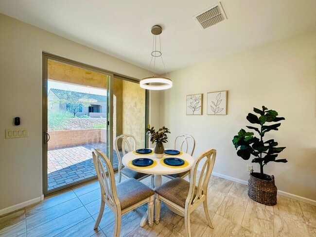 Building Photo - Fully furnished 2 Bedroom + Den Villa in Quail Creek Community! Must See!