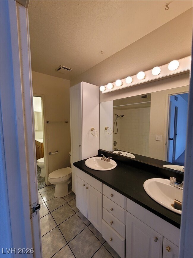 Building Photo - 241 Misty Isle Ln