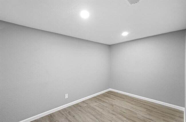 Building Photo - 1301 Roosevelt St