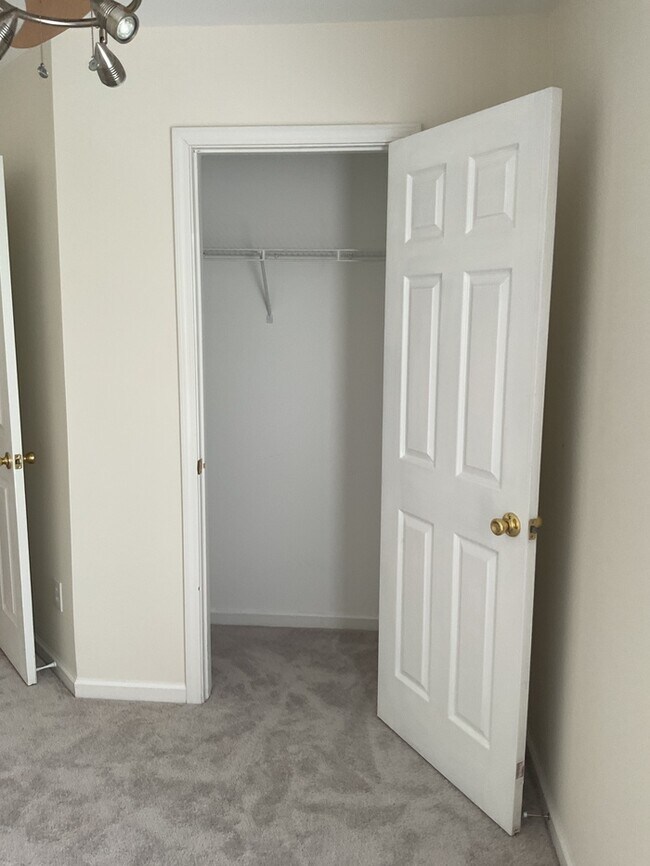 Building Photo - 3 bed, 2.5 bath in desirable Willowmere!