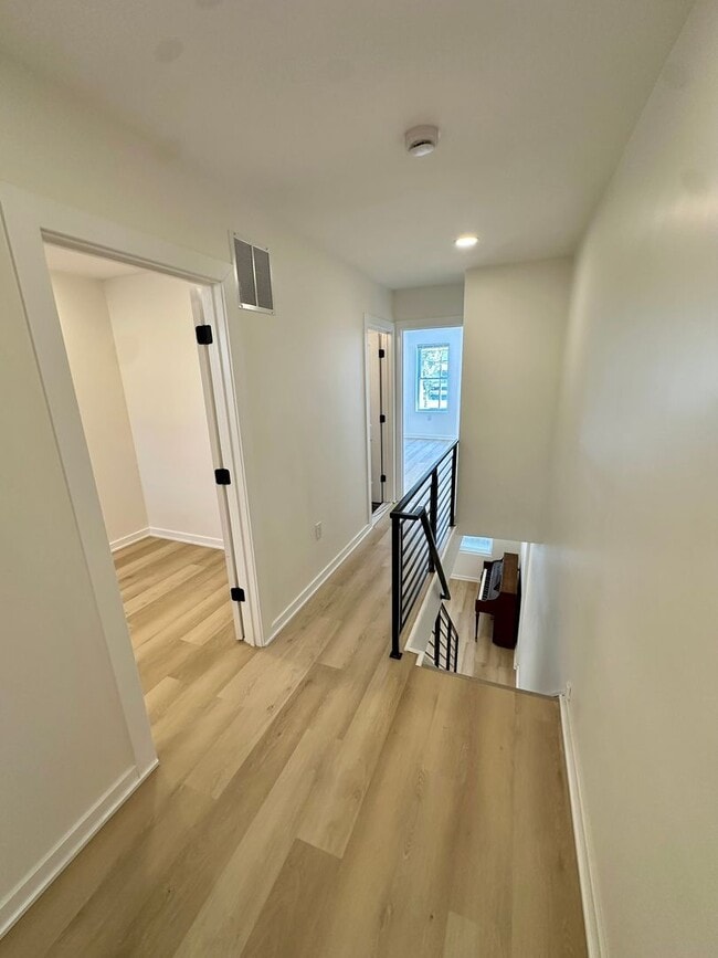 Building Photo - Fully renovated, bright, and spacious 3-bedroom, 1.5-bath home in an amazing location.