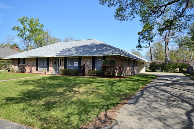 Building Photo - Newly Renovated 3 Bedroom Home in Sherwood...