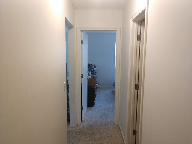 Building Photo - 2 Bedroom Duplex on East Side of MHK!