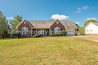 Building Photo - 2427 Hunters Way