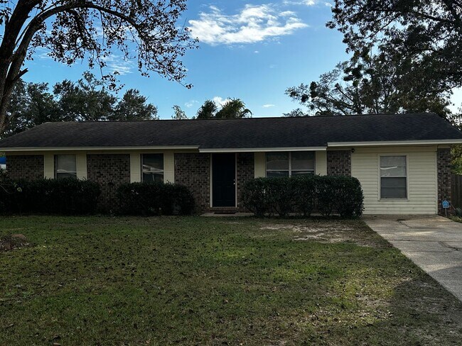 Building Photo - Country Living