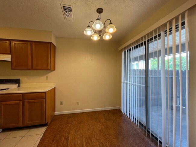 Building Photo - 1701 Cedarview Cir