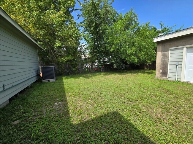 Building Photo - 2931 Lidstone St