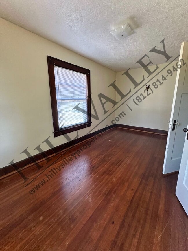 Building Photo - Three Bedroom