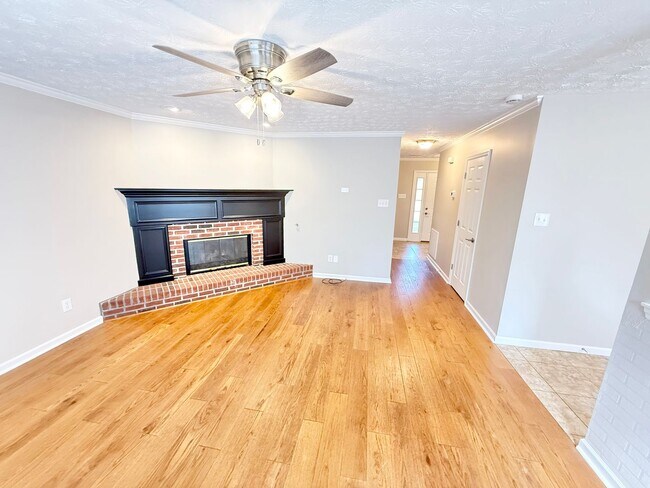 Building Photo - West Knoxville 37932 - 4 bedroom, 2.5 bath home - Contact Tanner Fee (865) 850-5103