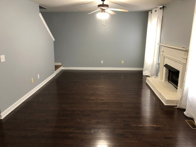 Building Photo - 1132 Summerville Cir