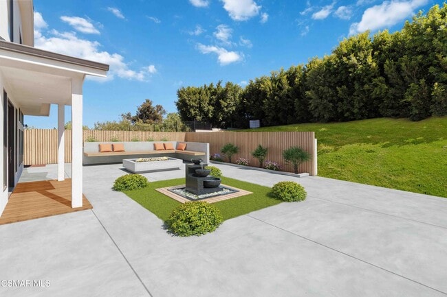 Building Photo - 252 Capri Dr