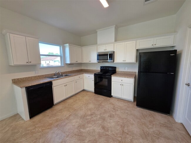 Building Photo - 6303 White Oak Dr