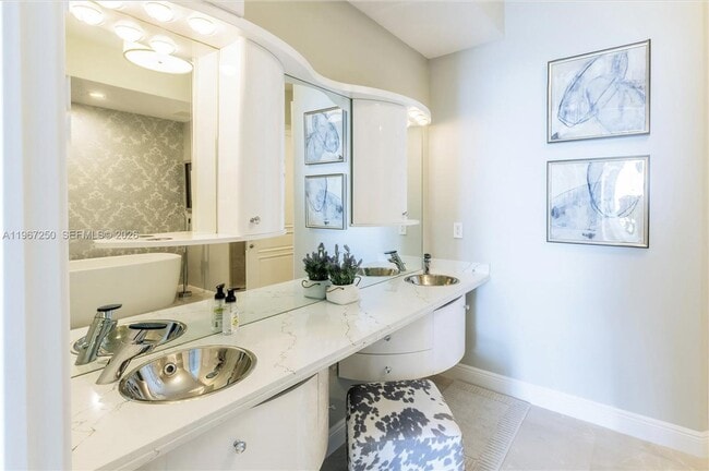 Building Photo - 18101 Collins Ave