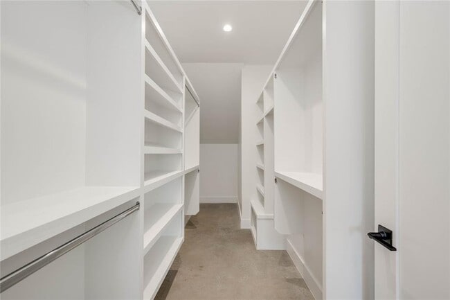 Building Photo - 1206 Justin Ln