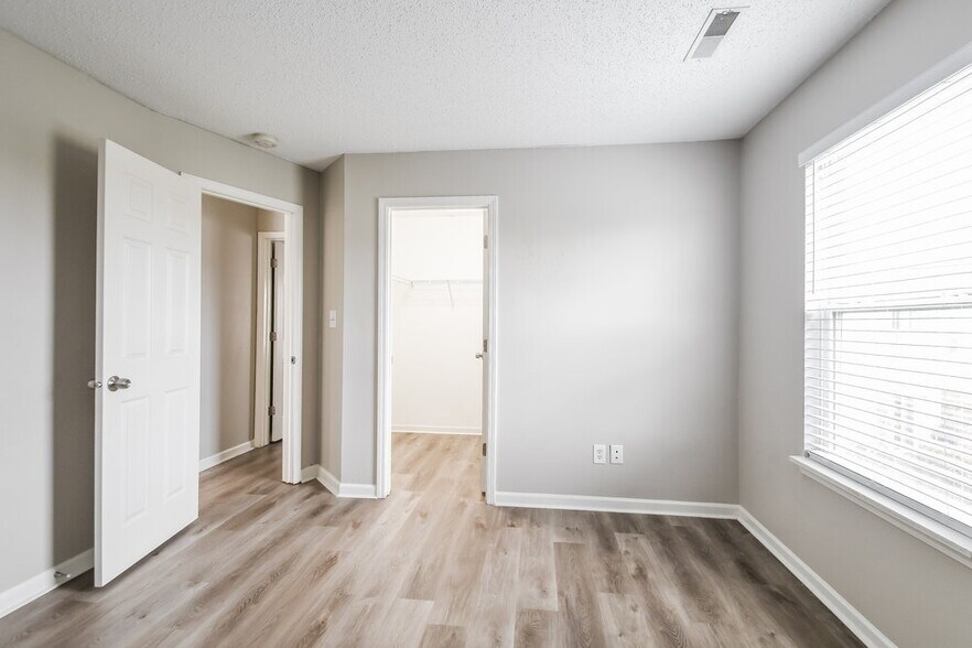 Building Photo - 8039 Corktree Dr