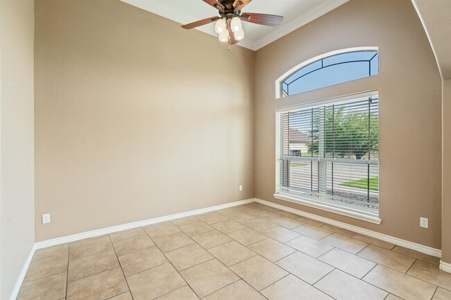 Building Photo - 102 Yellowstone Dr