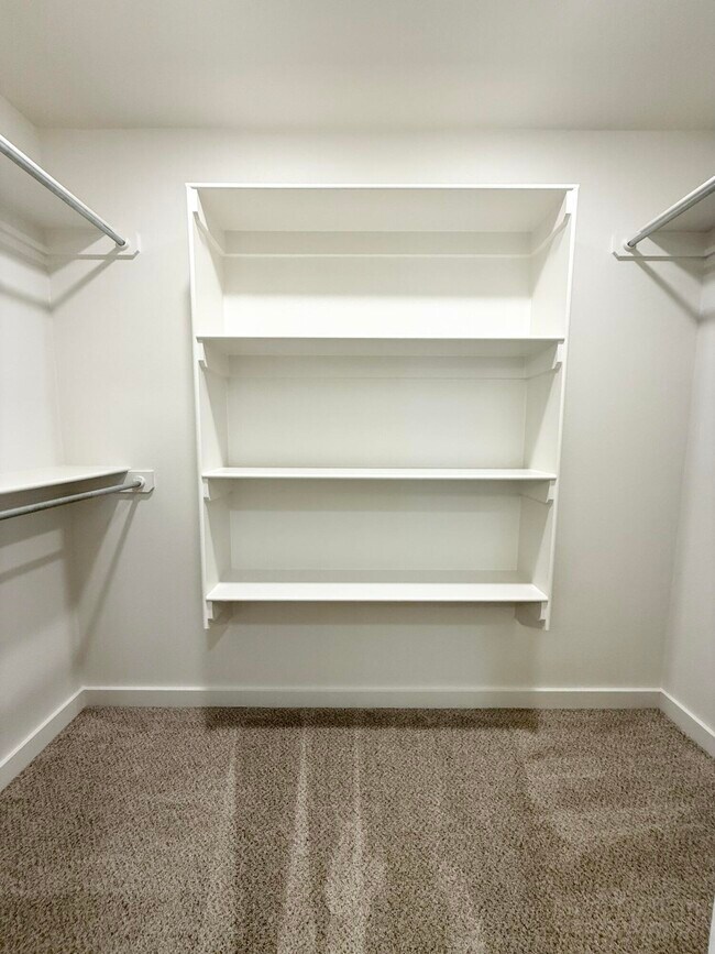 Building Photo - 1615 N Clinton Ave