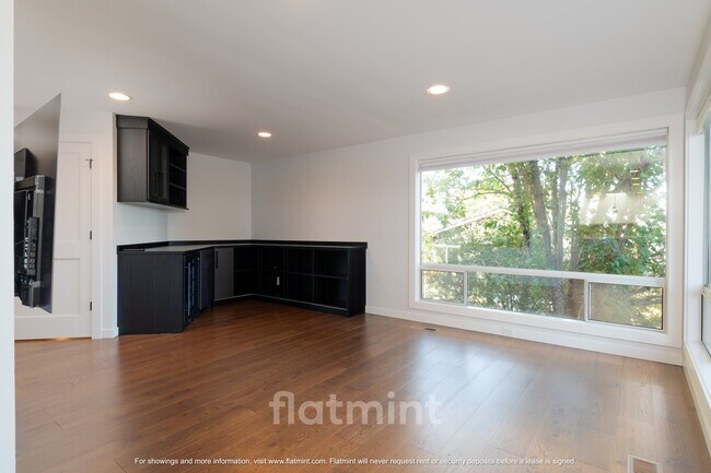 Building Photo - 4444 29th Ave W