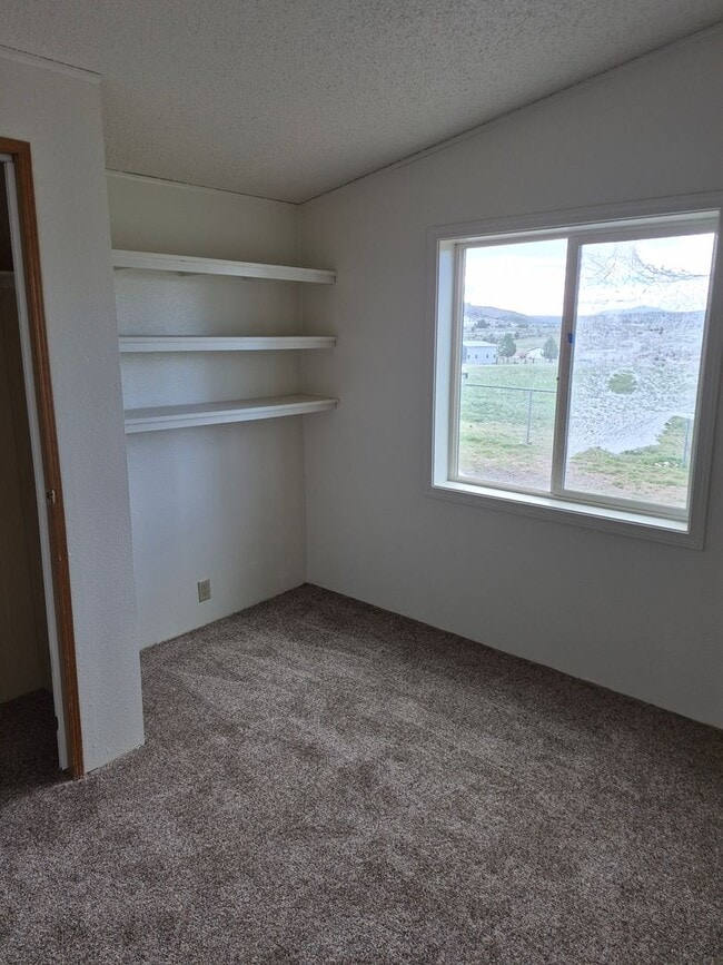 Building Photo - 3 bed/ 2 bath Country Home in California Pines