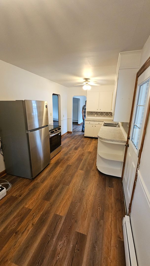 Building Photo - 3 Bedroom Single Family Home