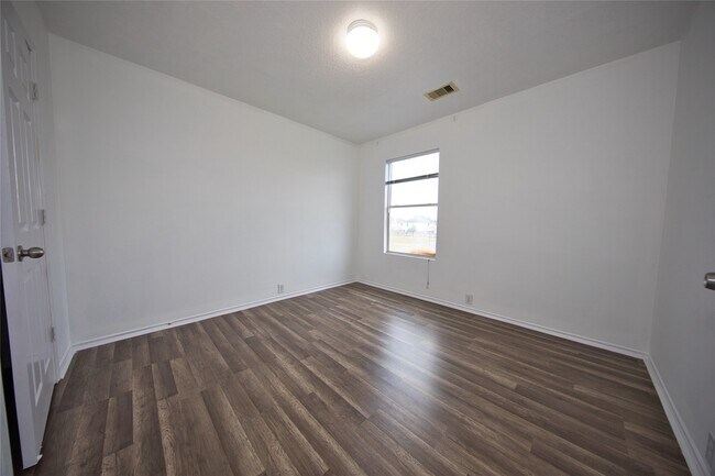 Building Photo - 18851 Sandelford Dr