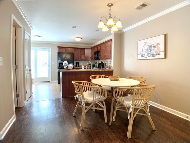 Building Photo - 308 Sam Houston Cir