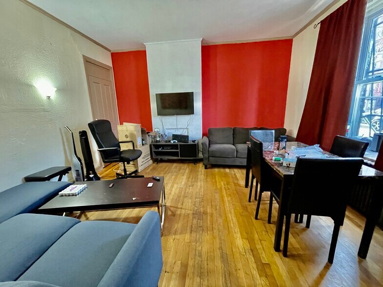 Building Photo - 688 Parker St