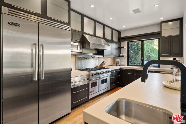 Building Photo - 215 S Anita Ave