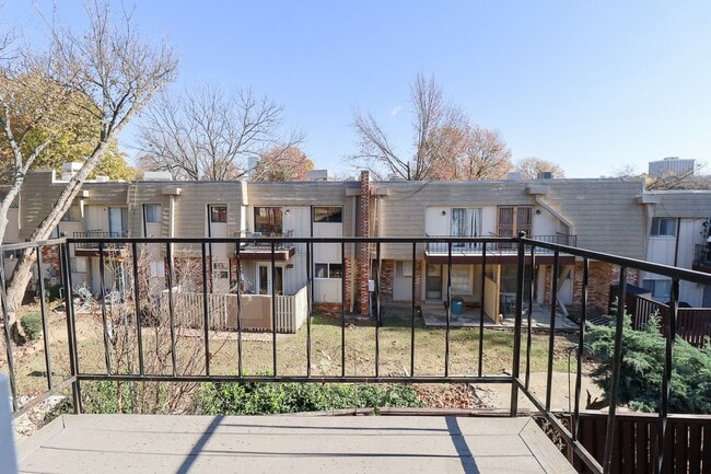 Building Photo - 2 Bed | 2 Bath in Central Tulsa!