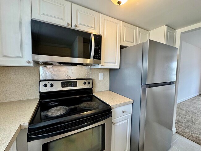 Building Photo - 1501 Crescent Cir