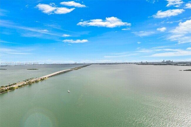 Building Photo - 3131 NE 7th Ave