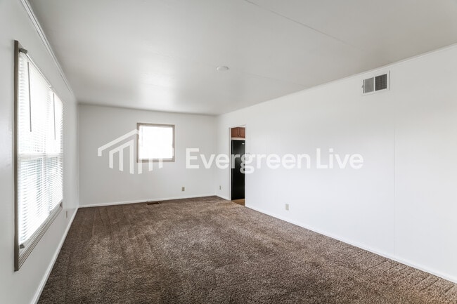 Building Photo - 3189 Astor Ave