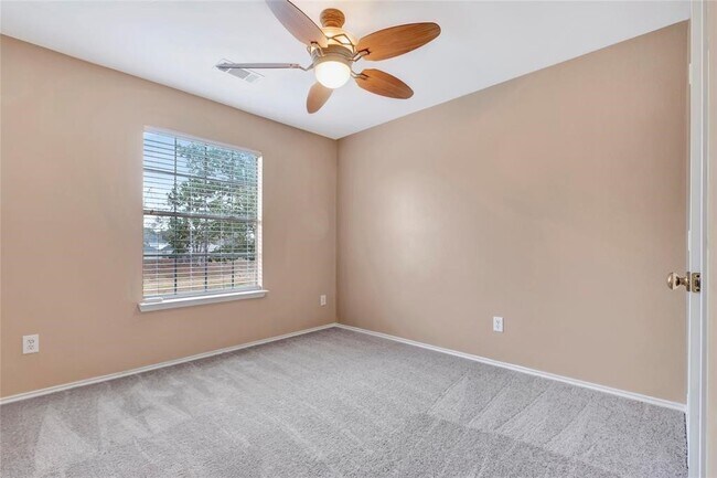 Building Photo - 4323 Ringrose Dr