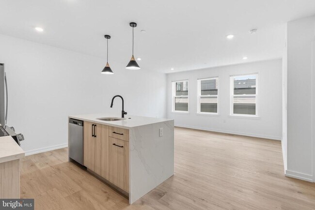 Building Photo - 209 New St