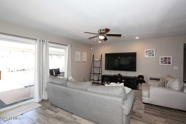 Building Photo - 2634 S Cottonwood Dr