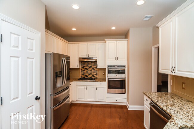 Building Photo - 274 Riverwood Way