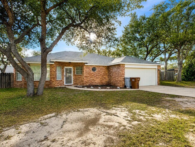 Building Photo - 2722 Shalimar Dr