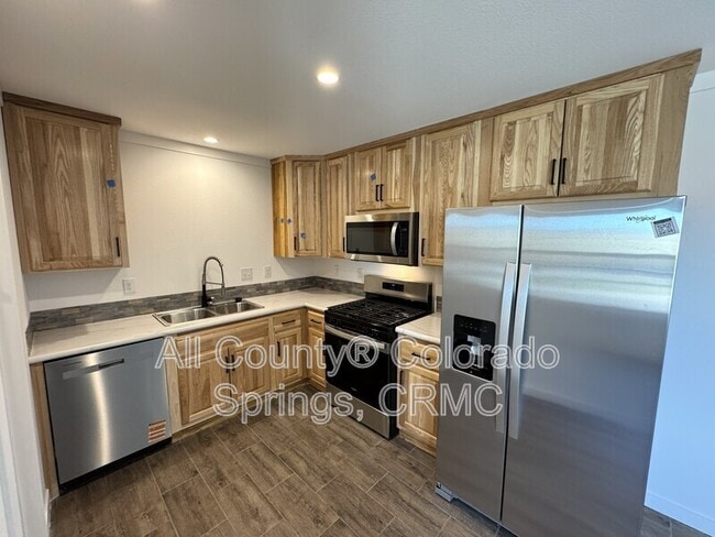 Building Photo - 690 E Hahns Peak Ave