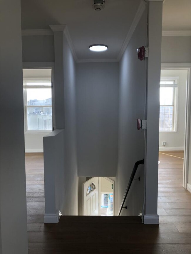 Building Photo - 3 bedroom in Oakland CA 94606