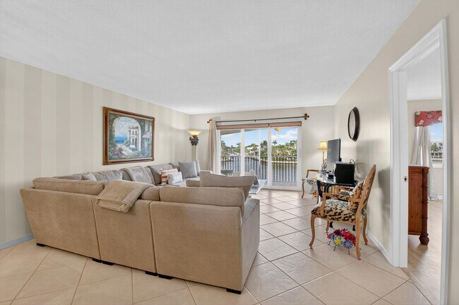 Building Photo - 2871 N Ocean Blvd