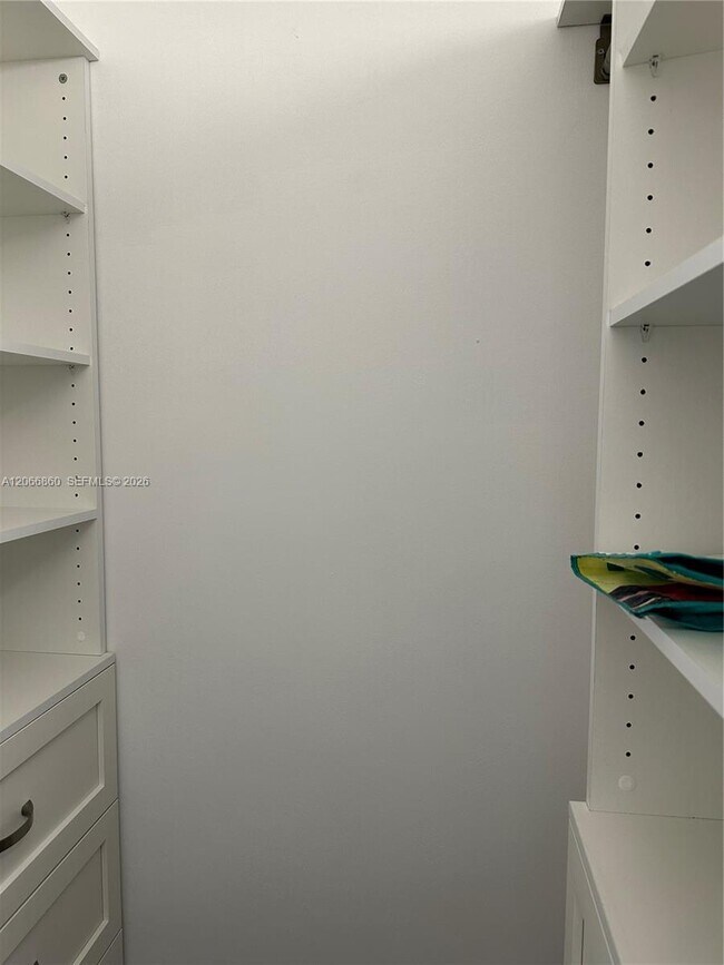 Building Photo - 1333 E Hallandale Beach Blvd