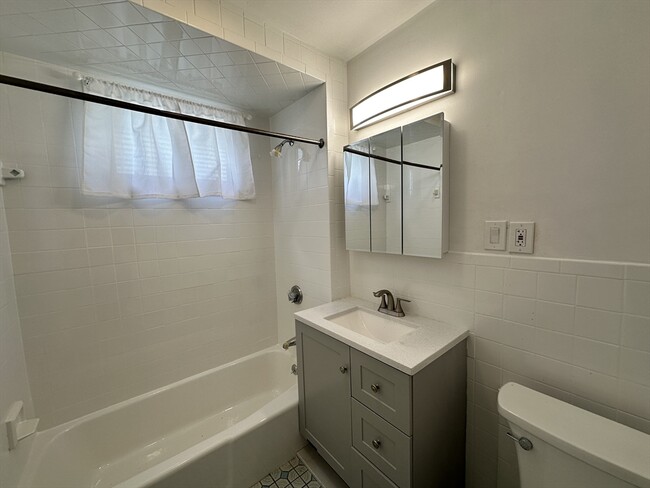 Building Photo - 158 Boston Ave