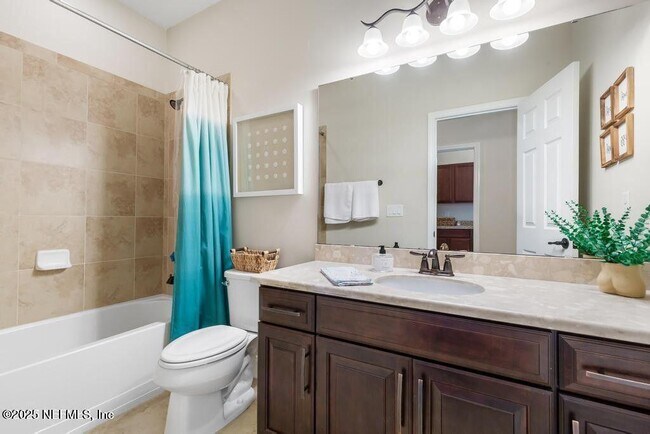 Building Photo - 350 Brambly Vine Dr