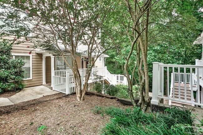 Building Photo - 2136 River Heights Walk SE