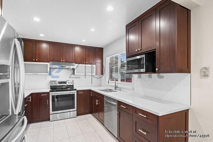 Building Photo - 33525 Bardolph Cir