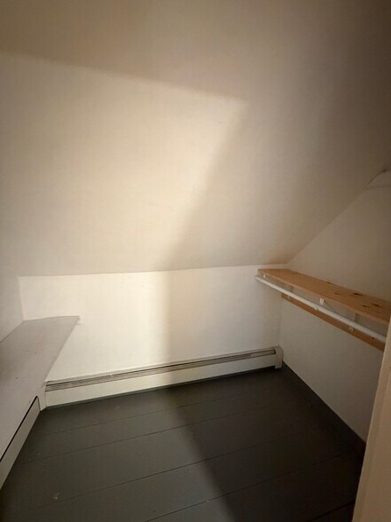 Walk-In Closet 1 - 24 Lee St